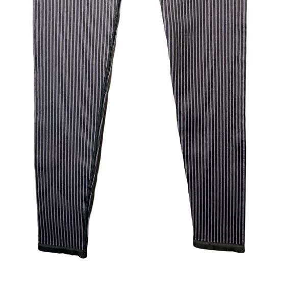 Fabletics Leggings Womens Size M Purple Gray Mid Rise Full Compression Athleisur - Picture 5 of 7